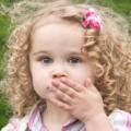 Dopo una certa età il ritardo del linguaggio nel bambino va approfondito con uno specialista
