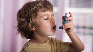 L'asma nei bambini è sempre più frequente. ecco tutte le cause e le cure