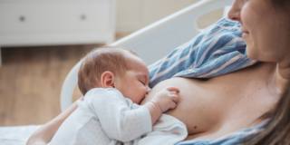 All'inizio dell'allattamento sono mlti i dubbi delle neomamme