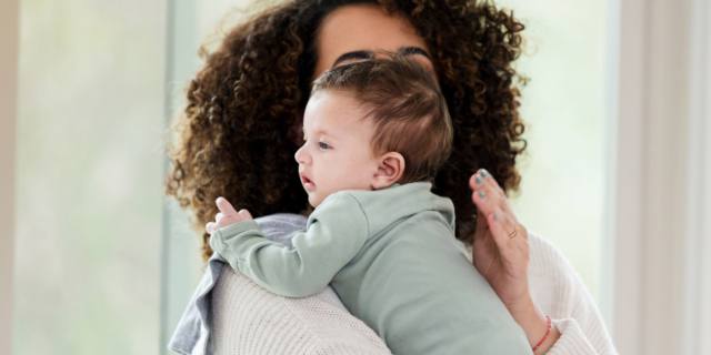 Come aiutare il neonato a fare il ruttino