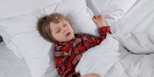 Apnee notturne nei bambini: come riconoscerle e curarle