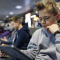 I bambini trascorrono troppo tempo con i device e questo comporta seri rischi