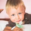Entro i tre anni di età il ciuccio va tolto al bambino per evitare problemi a denti e palato