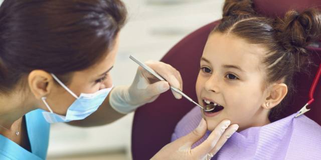 Come si cura la carie nei bambini?