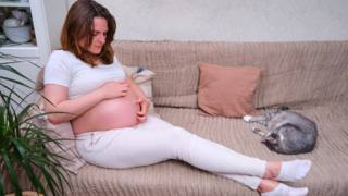Il prurito in gravidanza può essere la spia di un problema, perciò va segnalato sempre al ginecologo