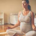 Non solo meditazione, lo yoga in gravidanza è anche un'eccellente attività fisica