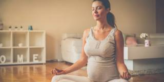 Non solo meditazione, lo yoga in gravidanza è anche un'eccellente attività fisica