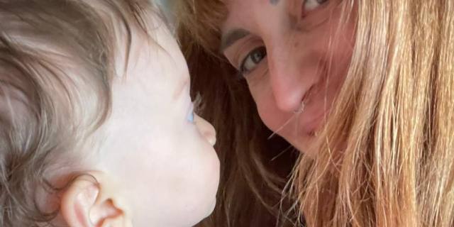 Lucille, tatuatrice e mamma “Smettiamola di sentirci sbagliate”