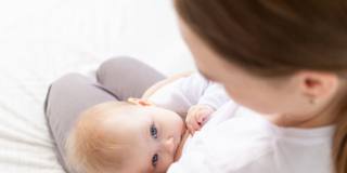 Il latte materno di donne vaccinate covid protegge il neonato dall'infezione