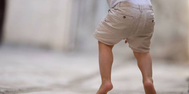 Gambe storte nei bambini: quando è un problema? Come correggere il difetto?
