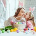 I lavoretti di Pasqua sono molti apprezzati dai bambini che si divertono a preparare cestini e a dioingere le uova insieme alla mamma