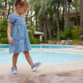 Le scarpine per bambini di biomecanics accompagnano i piccoli dal gattonamento ai salti e alla corsa