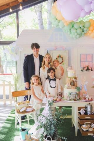 ilaria di vaio con marito e figlie