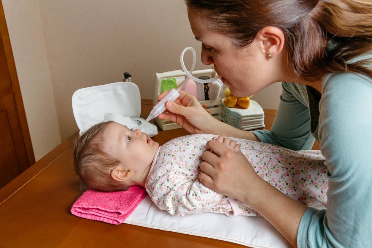 Lavaggi nasali ai neonati e bambini 