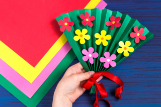 Making,Gift,For,Mother's,Day,By,The,Child.,Colorful,Bouquet Making,Gift,For,Mother's,Day,By,The,Child.,Colorful,Bouquet