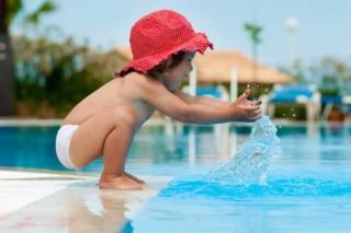 Sicurezza in piscina e al mare: le regole fondamentali per tutelare i bambini