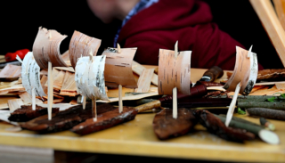 Lavoretto creativo estate bambini barchetta sughero