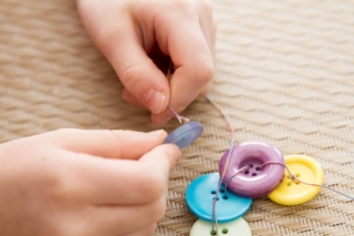 Bracciale bottoni lavoretti creativi estate