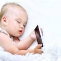 Piccola guida ai rumori bianchi per neonati che aiutano a calmare il bebè e conciliano il sonno. Come riprodurli e usarli bene