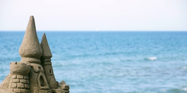 Castelli di sabbia: come si fanno? Idee e procedimento step by step
