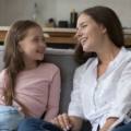Il ciclo mestruale è un evento del tutto naturale percià è importante introdurre l'argomento con i bambini fin da piccoli, in modo che crescano con la consapevolezza del porprio corpo e senza tabù. I consigli dell'esperta