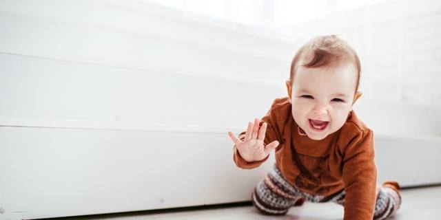 Quando i bambini iniziano a gattonare?