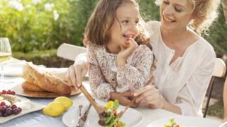 In estate è importante vincere la naturale inappetenza dei bambini, e non solo, con spuntini appetitosi. Ecco alcune ricette che piaceranno a tutta la famiglia