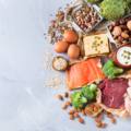 Alcuni alimenti sono più a rischio di sviluppare intossicazioni alimentari, specie se conservati male a causa del caldo o se mangiati crudi