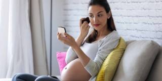 Make up in gravidanza: quali prodotti usare e come sentirsi sempre belle
