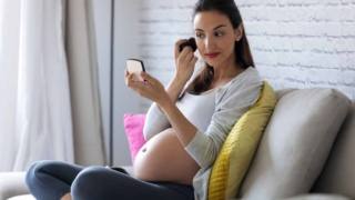 Sentirsi belle in gravidanza è importante, così come lo è òa scelta dei prodotti per il make up. Ecco una piccola guida con i suggerimenti dell'esperto
