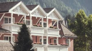 Scopri tutte le nuove proposte del Cavallino Bianco Family Spa Grand Hotel di Ortisei, in Val Gardena, per i mesi di ottobre e novembre