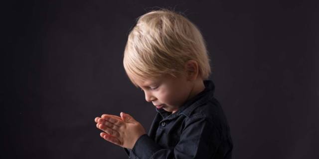 Ecco come spiegare il lutto ai bambini e aiutarli a superare il dolore e il senso di vuoto