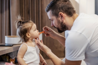 Dare medicine ai bambini Dare medicine ai bambini