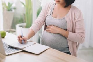 Maternità obbligatoria: come funziona, a chi spetta e ultime novità