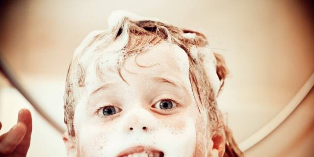 Capelli bambina e bambino lisci o ricci: quali prodotti usare?