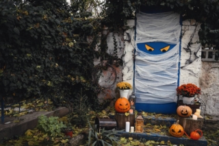Yard,Entrance,Decorated,For,Traditional,Halloween,Celebration Yard,Entrance,Decorated,For,Traditional,Halloween,Celebration