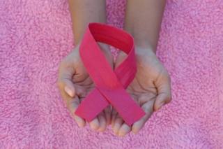 Prevenzione tumore al seno: come fare l’autopalpazione e quando preoccuparsi
