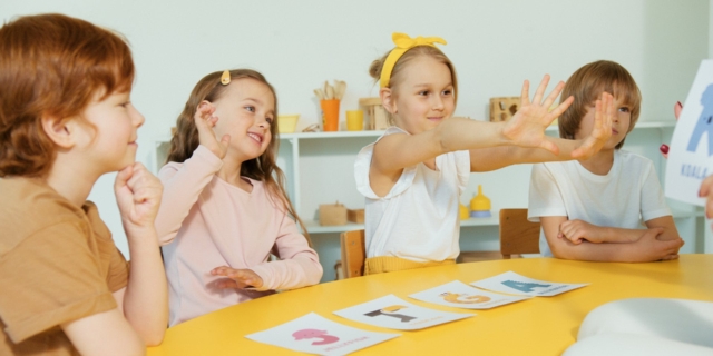 Come insegnare l’inglese ai bambini piccoli e grandi: metodi e giochi infallibili