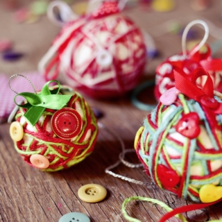 Closeup,Of,Some,Different,Handmade,Christmas,Balls,,Made,With,,Cords, Closeup,Of,Some,Different,Handmade,Christmas,Balls,,Made,With,,Cords,
