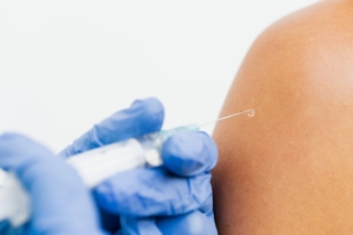 Vaccino antinfluenzale ai bambini: sì o no? Quando farlo e quali sono gli effetti collaterali?