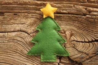 A,Green,Felt,Christmas,Tree,Decoration,With,A,Yellow,Star