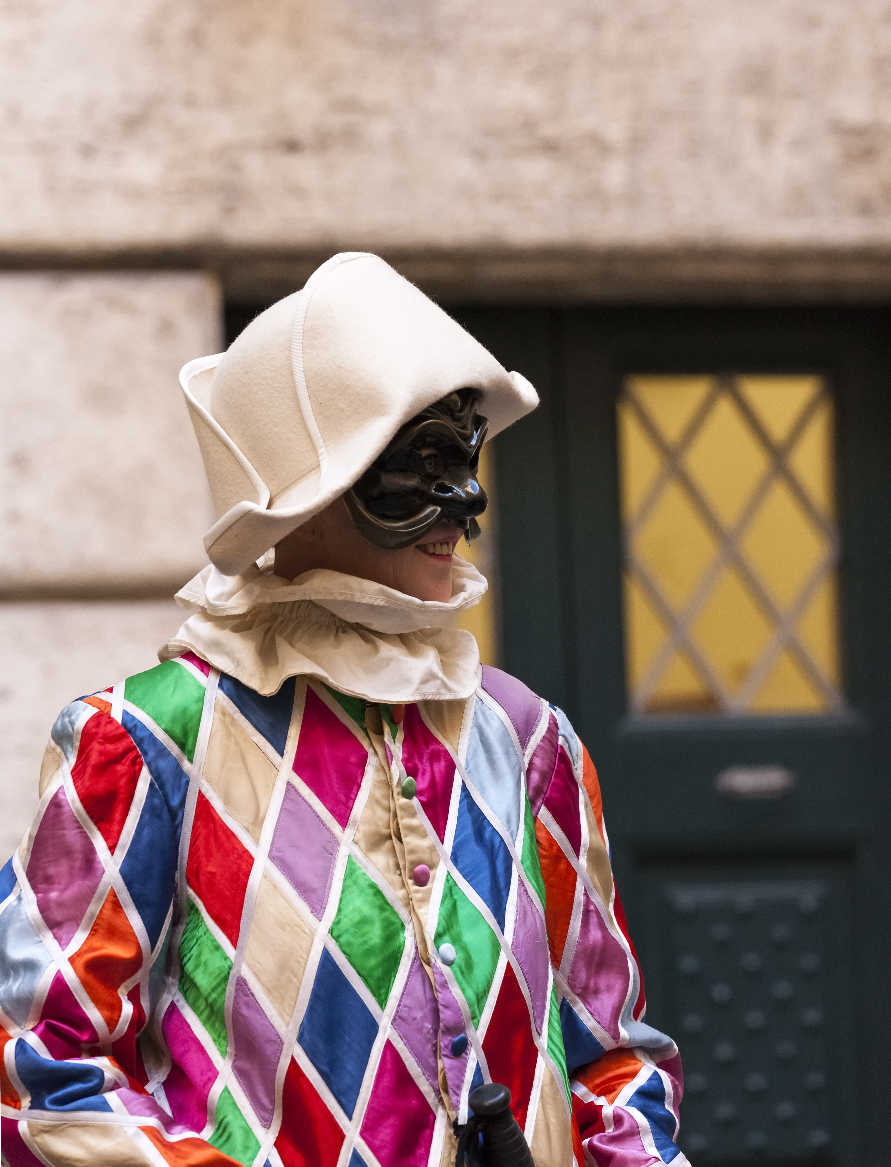 Carnevale di Venezia, Arlecchino è donna. Ecco i costumi più spettacolari 