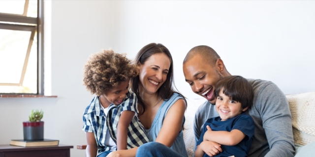 8 regole da seguire per educare e crescere bambini sereni secondo Paolo Crepet