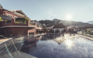 Vacanze in Alto Adige al Cavallino Bianco Family Spa Grand Hotel: un castello fatato in mezzo alle Dolomiti