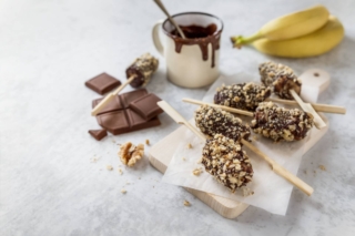 Frozen,Banana,Popsicles,Dipped,In,Melted,Chocolate,And,Roasted,Walnuts Frozen,Banana,Popsicles,Dipped,In,Melted,Chocolate,And,Roasted,Walnuts