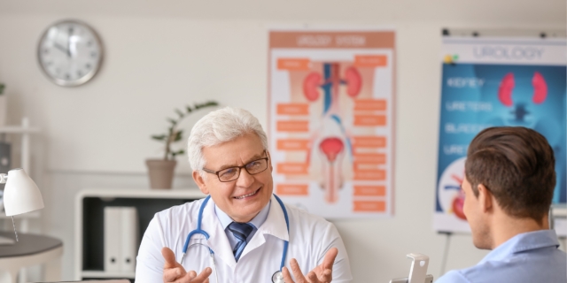 Prostata ingrossata: sintomi, fertilità e quando preoccuparsi. Il parere dell’esperto