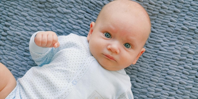 Riflesso di Moro nel neonato: cos’è e quando preoccuparsi