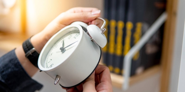 Ora legale 2025: quando cambia e come spiegarlo ai bambini