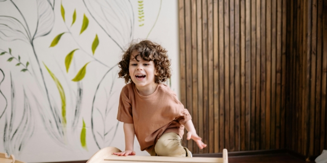 Come educare i bambini all’autonomia: idee e consigli pratici