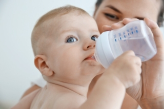 quando dare acqua al neonato